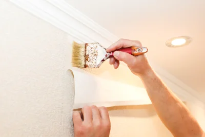 Pose de papier peint à Maure — revêtements muraux et toiles de verre